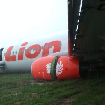 Pesawat Lion Tergelincir Hasil Foto Amatir