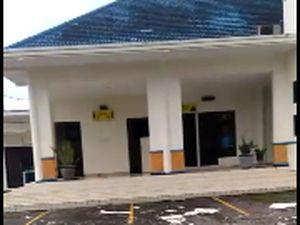 Hujan Disertai Angin Kencang Bikin Kaca dan Plafon Bandara Jember Rusak