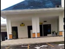 Hujan Disertai Angin Kencang Bikin Kaca dan Plafon Bandara Jember Rusak