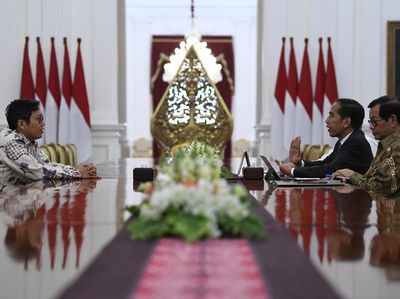 Momen CEO Bukalapak Achmad Zaky Bertemu Jokowi