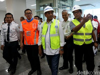 Menhub Budi Karya Tinjau Progres Revitalisasi Stasiun Manggarai
