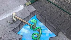 Keren! Bermodal Kapur Ciptakan Karya Street Art 3D