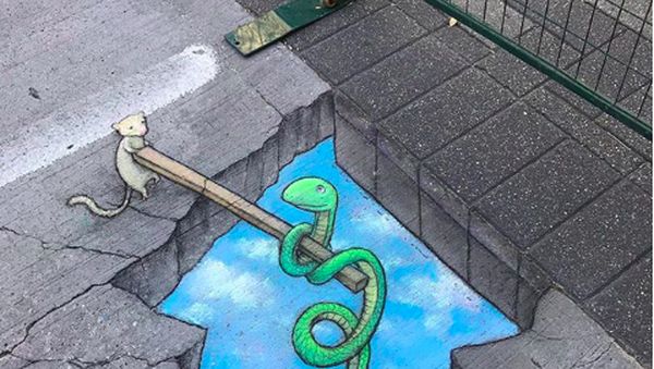 Keren! Bermodal Kapur Ciptakan Karya Street Art 3D