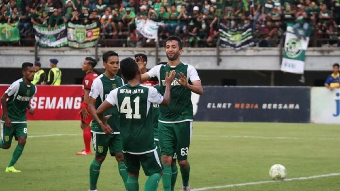 Persebaya Surabaya menyebut jadwal Liga 1 2019 tak manusiasi. (Deny Prastyo Utomo/detikSport) Persebaya Surabaya menyebut jadwal Liga 1 2019 tak manusiasi. (Deny Prastyo Utomo/detikSport)