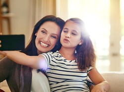 10 Petuah yang Bisa Bunda Beri Saat Si Anak Gadis Beranjak Remaja