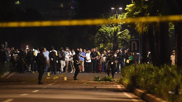 Kondisi usai terjadi ledakan di parkir timur Senayan, Minggu (17/2) malam.