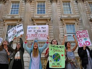 Pelajar di Inggris Bolos Sekolah Demi Aksi Perubahan Iklim