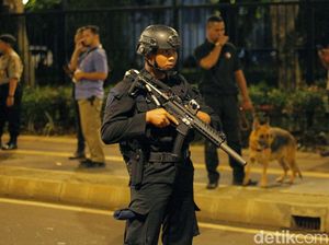 CCTV Detik-detik Ledakan Petasan, Pelaku Diburu