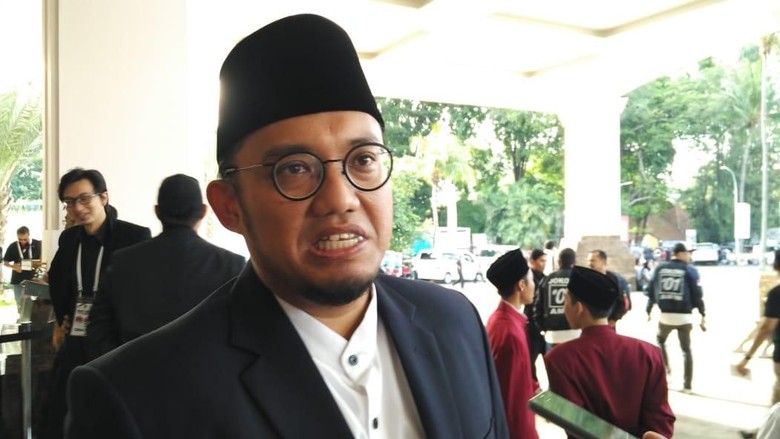 "Saya hormati permintaan maaf Prof Mahfud," kata Dahnil