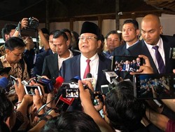 Prabowo Bawa Buku Why Nations Fail ke Panggung Debat Capres Kedua
