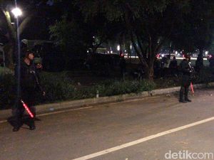 Brimob Bersenjata Masih Berjaga di Lokasi Ledakan Petasan Parkit Senayan