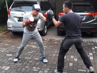 Rahasia Bugar Moderator Debat Capres Tommy Tjokro: Latihan Tinju