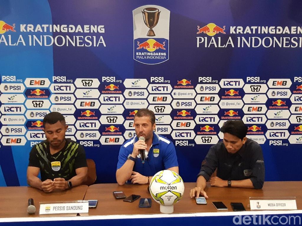 Pisah Jalan Dengan Persib, Hati Radovic Tetap Biru Pisah Jalan Dengan Persib, Hati Radovic Tetap Biru