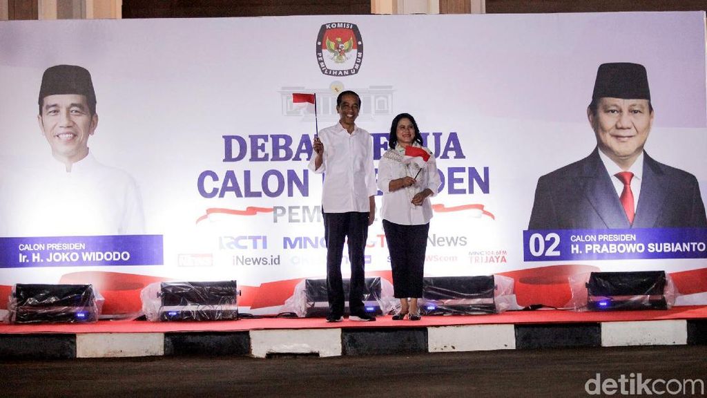 Momen Jokowi-Iriana Tiba di Lokasi Debat Kedua