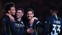 Manchester City mendapatkan total 74 juta euro per tahun dari sponsor utama dan apparel. City mendapatkan 23 juta euro dari Nike, lalu 51 juta euro dari Etihad. Namun angka sponsor ini belakangan disoroti karena diduga terjadi penggelembungan nilai dari sang pemilik klub. (Foto: Harry Trump/Getty Images