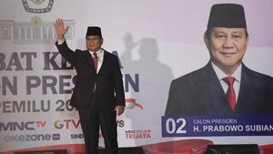 Lambaian Tangan Prabowo Saat Tiba di Lokasi Debat Capres Kedua