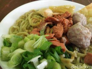 Sluurp! Mie Sawi Hijau Racikan Motivamie yang Gurih Alami dari Ungaran