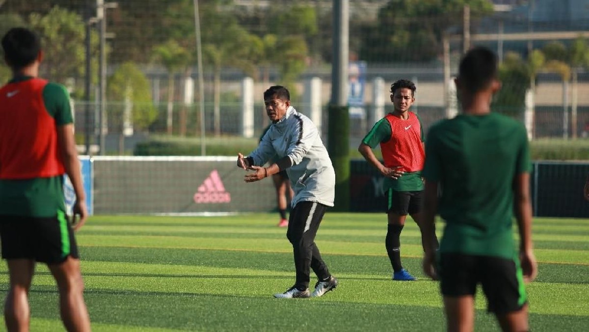 Timnas Indonesia U-22 menghadapi Malaysia di laga kedua fase grup Piala AFF U-22 2019. (Foto: Istimewa)