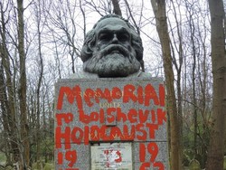 Makam Karl Marx di London Dirusak, Ditulisi Architect of Terror