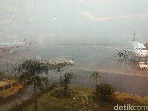 Hujan Lebat, Bandara Adi Soemarmo Ditutup Hujan Lebat, Bandara Adi Soemarmo Ditutup