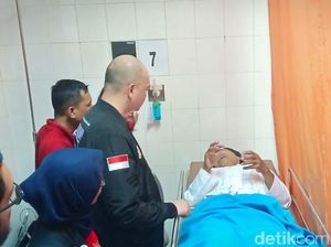 Petasan Meledak di Senayan, 7 Orang Relawan Jokowi Dibawa ke RS Petasan Meledak di Senayan, 7 Orang Relawan Jokowi Dibawa ke RS