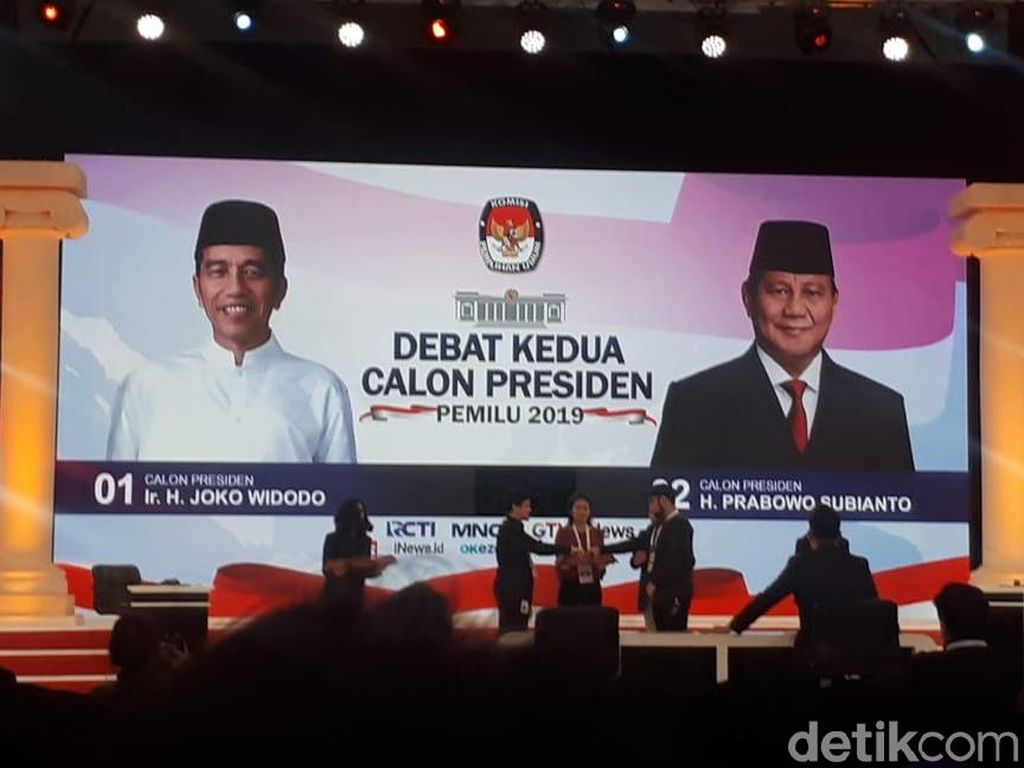 Toyota Alphard Mengantar Dua Capres Menuju Lokasi Debat Toyota Alphard Mengantar Dua Capres Menuju Lokasi Debat