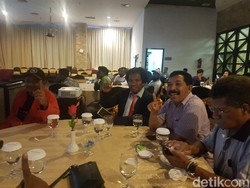 Pendukung Jokowi di Papua Gelar Nobar Debat di Kafe