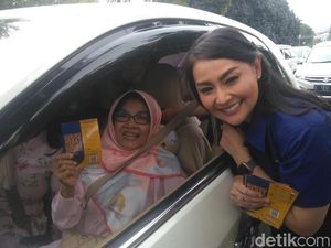 Caleg-caleg Artis Turun ke Jalan Ajak Warga Surabaya Hormati Guru