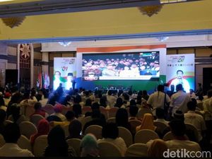 Warga Hadiri Nobar Debat Capres Kedua, Suara Jokowi Disebut Naik Warga Hadiri Nobar Debat Capres Kedua, Suara Jokowi Disebut Naik