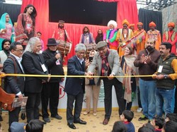 Teater Boneka Papermoon Indonesia Tampil di Kota Budaya Lahore