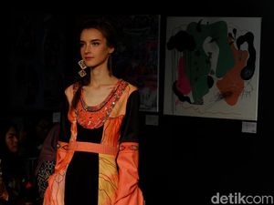 Cerita Desainer Soal Fashionista New York yang Apresiasi Kain Ulos Cerita Desainer Soal Fashionista New York yang Apresiasi Kain Ulos