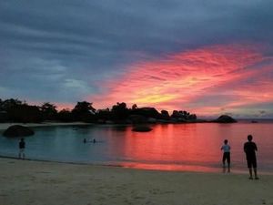 Sunset Cantik di Pantai Tanjung Tinggi Belitung