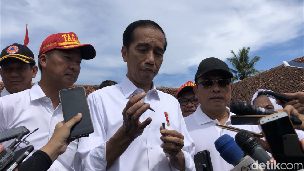 Saat Jokowi Pamer Pulpen yang Dituding Jadi Alat Komunikasi Debat
