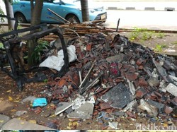 Potret Puing-puing Sisa Kebakaran Rumah Ketua DPR