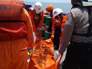 Kapal Terbalik di Karawang, 2 Jasad Nelayan Ditemukan Kapal Terbalik di Karawang, 2 Jasad Nelayan Ditemukan