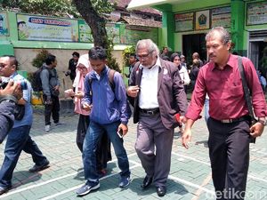 Komnas Anak Duga Korban Guru Cabul di Malang Lebih dari 20 Murid Komnas Anak Duga Korban Guru Cabul di Malang Lebih dari 20 Murid