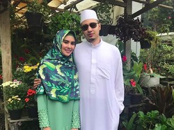 Cara Habib Usman dan Kartika Putri Ajarkan Anak Berpuasa