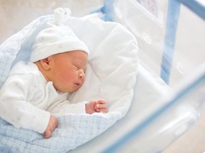 30 Nama Bayi Laki-laki Bermakna Hadiah Selain Atta