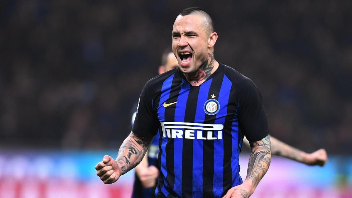 Radja Nainggolan berharap persoalan Mauro Icardi segera tuntas (Foto: Daniele Mascolo/Reuters)