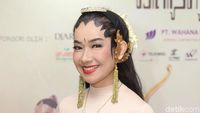 Lama Vakum, Alya Rohali Muncul di Pentas Wayang