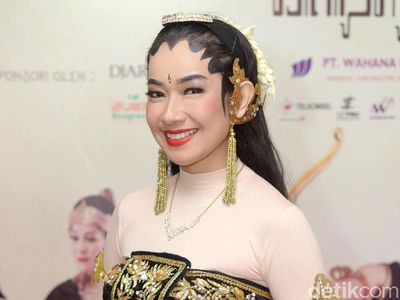 Lama Vakum, Alya Rohali Muncul di Pentas Wayang