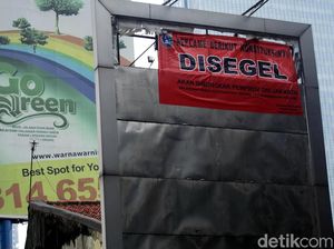 Reklame Ilegal Kembali Ditertibkan Pemprov DKI Reklame Ilegal Kembali Ditertibkan Pemprov DKI