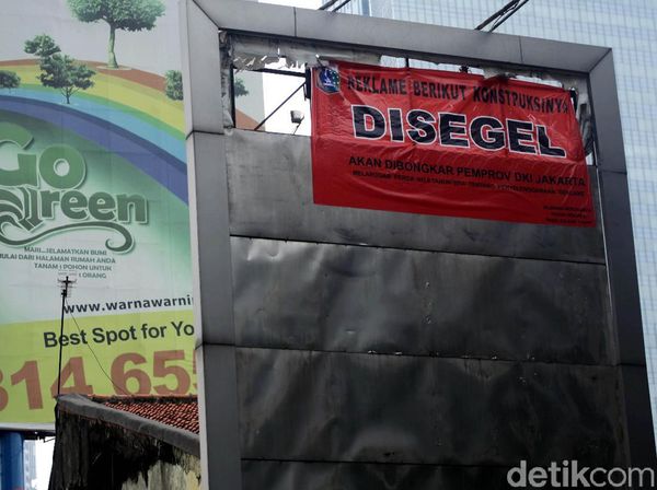 Reklame Ilegal Kembali Ditertibkan Pemprov DKI