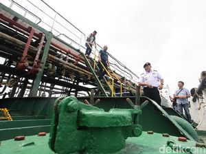 Bakamla Amankan Kapal yang Transfer BBM Ilegal di Perairan Batam