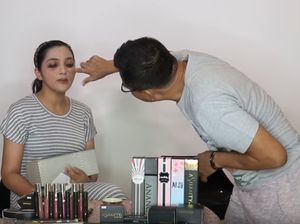Bikin Ngakak, Seperti Inilah Wajah Ashanty Setelah Didandani Anang Bikin Ngakak, Seperti Inilah Wajah Ashanty Setelah Didandani Anang