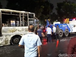 Api Padam, TransJakarta yang Terbakar Dievakuasi
