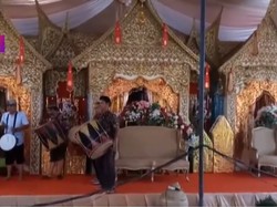 Banjir, Pengantin Ini Gagal Jadi Raja dan Ratu di Pelaminan