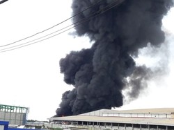 Gudang di Kawasan Industri Maspion Gresik Terbakar