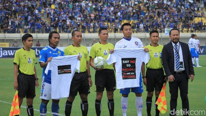 hariono dan hamka Hamzah kampanyekan perdamaian suporter. (Wisma Putra/detikSport) hariono dan hamka Hamzah kampanyekan perdamaian suporter. (Wisma Putra/detikSport)