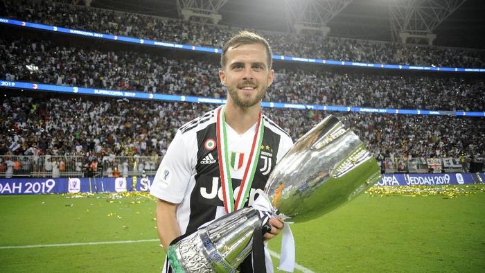 Miralem Pjanic setia Juventus (Marco Rosi/Getty Images for Lega Serie A) Miralem Pjanic setia Juventus (Marco Rosi/Getty Images for Lega Serie A)